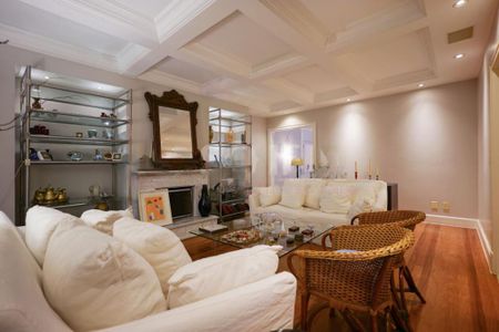 Casa à venda com 4 quartos, 530m² em Jardim Viana, São Paulo