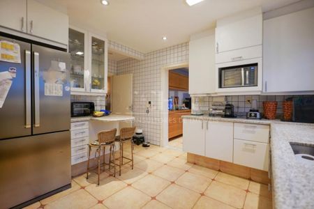 Casa à venda com 4 quartos, 530m² em Jardim Viana, São Paulo