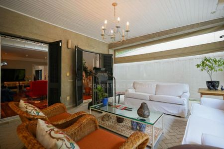 Casa à venda com 4 quartos, 530m² em Jardim Viana, São Paulo