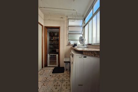 Apartamento à venda com 186m², 3 quartos e 2 vagas Apartamento à venda com 186m², 3 quartos e 2 vagasÁrea de Serviço