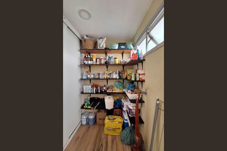 Apartamento à venda com 186m², 3 quartos e 2 vagas Apartamento à venda com 186m², 3 quartos e 2 vagasQuarto de Serviço