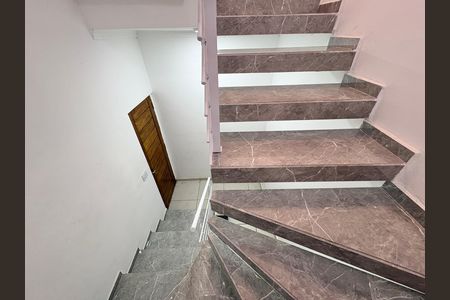 Casa para alugar com 170m², 3 quartos e 3 vagas Casa para alugar com 170m², 3 quartos e 3 vagasEscada para Garagem