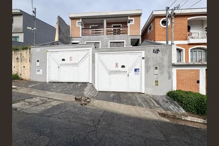 Casa para alugar com 170m², 3 quartos e 3 vagas Casa para alugar com 170m², 3 quartos e 3 vagasFachada