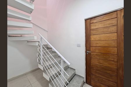 Casa para alugar com 170m², 3 quartos e 3 vagas Casa para alugar com 170m², 3 quartos e 3 vagasEscada para Garagem