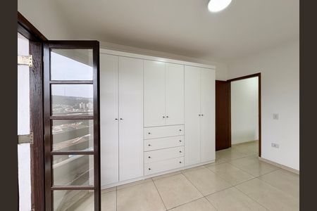 Casa para alugar com 170m², 3 quartos e 3 vagas Casa para alugar com 170m², 3 quartos e 3 vagasSuíte