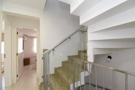Casa à venda com 211m², 3 quartos e 3 vagasEscadas