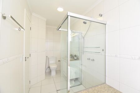 Casa à venda com 211m², 3 quartos e 3 vagasBanheiro da Suíte