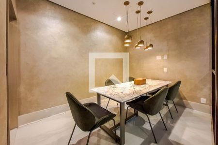 Apartamento à venda com 132m², 3 quartos e 2 vagas Apartamento à venda com 132m², 3 quartos e 2 vagasSala de reunião