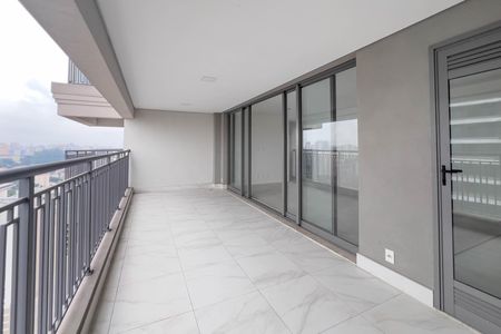 Apartamento à venda com 132m², 3 quartos e 2 vagas Apartamento à venda com 132m², 3 quartos e 2 vagasVaranda