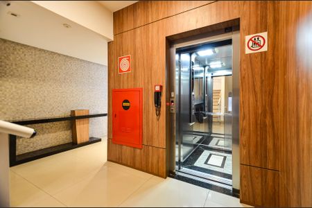 Apartamento à venda com 56m², 2 quartos e 2 vagas Apartamento à venda com 56m², 2 quartos e 2 vagasHall de entrada - Elevador
