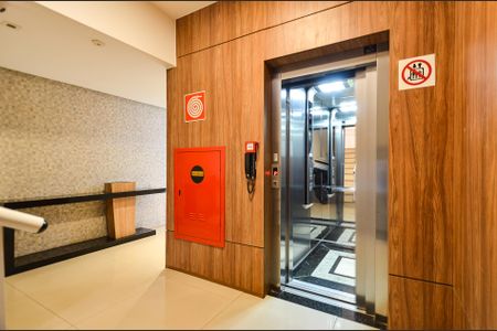 Apartamento à venda com 56m², 2 quartos e 2 vagas Apartamento à venda com 56m², 2 quartos e 2 vagasHall de entrada - Elevador