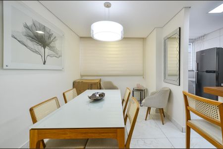 Apartamento à venda com 56m², 2 quartos e 2 vagas Apartamento à venda com 56m², 2 quartos e 2 vagasSala Ambientes