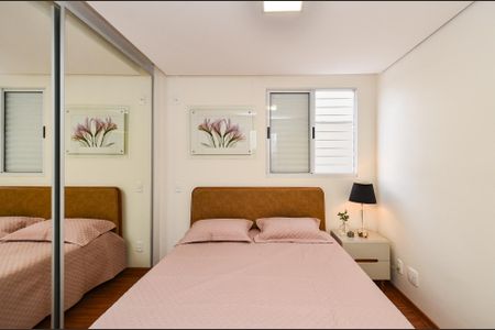 Apartamento à venda com 56m², 2 quartos e 2 vagas Apartamento à venda com 56m², 2 quartos e 2 vagasSuíte
