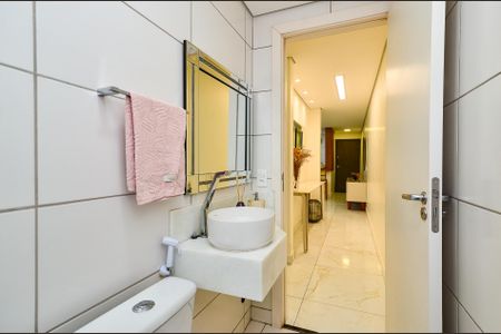 Apartamento à venda com 56m², 2 quartos e 2 vagas Apartamento à venda com 56m², 2 quartos e 2 vagasBanheiro Social