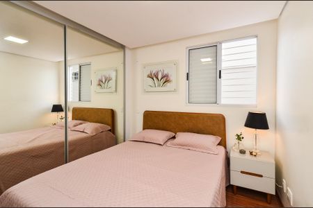 Apartamento à venda com 56m², 2 quartos e 2 vagas Apartamento à venda com 56m², 2 quartos e 2 vagasSuíte