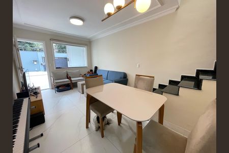 Casa à venda com 110m², 2 quartos e 2 vagasSala