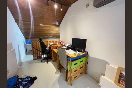 Casa à venda com 110m², 2 quartos e 2 vagasSótão 