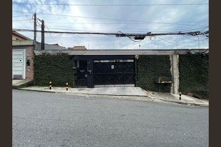 Casa à venda com 110m², 2 quartos e 2 vagasFachada e portaria