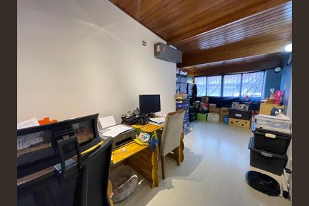 Casa à venda com 110m², 2 quartos e 2 vagasSótão 