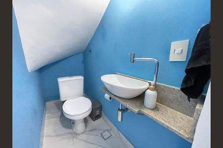 Casa à venda com 110m², 2 quartos e 2 vagasLavabo