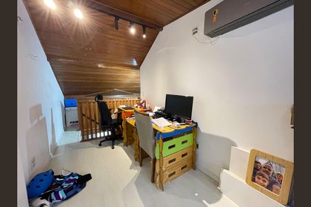 Casa à venda com 110m², 2 quartos e 2 vagasSótão 