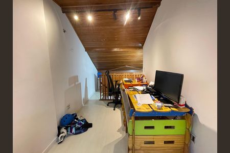 Casa à venda com 110m², 2 quartos e 2 vagasSótão 