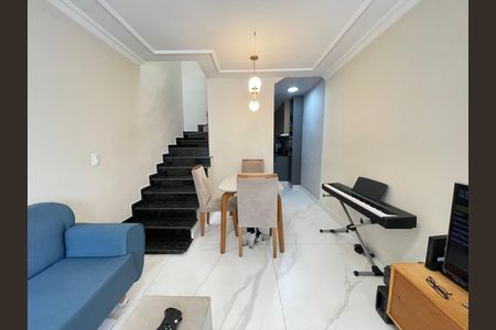 Casa à venda com 110m², 2 quartos e 2 vagasSala