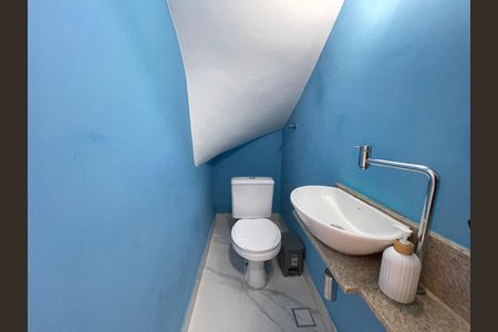 Casa à venda com 110m², 2 quartos e 2 vagasLavabo