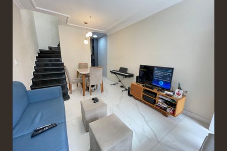 Casa à venda com 110m², 2 quartos e 2 vagasSala