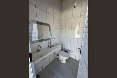 Casa à venda com 496m², 4 quartos e 4 vagasBanheiro da área externa