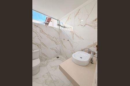 Casa à venda com 496m², 4 quartos e 4 vagasBanheiro Social