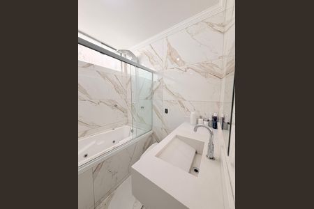 Casa à venda com 496m², 4 quartos e 4 vagasBanheiro da Suíte