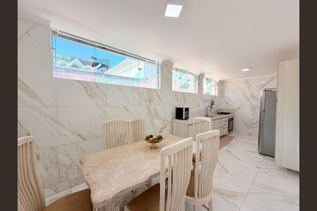 Casa à venda com 496m², 4 quartos e 4 vagasCozinha