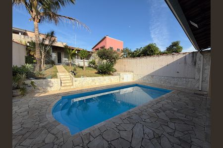 Casa à venda com 496m², 4 quartos e 4 vagasQuintal com churrasqueira e piscina