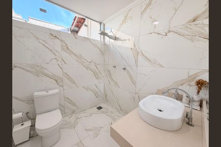Casa à venda com 496m², 4 quartos e 4 vagasBanheiro Social