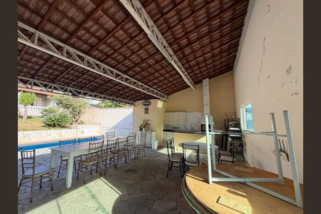 Casa à venda com 496m², 4 quartos e 4 vagasQuintal com churrasqueira e piscina