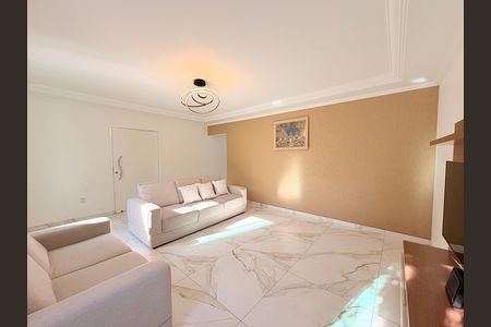 Casa à venda com 496m², 4 quartos e 4 vagasSala