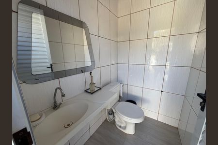 Casa à venda com 496m², 4 quartos e 4 vagasBanheiro da área externa