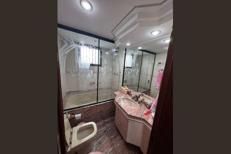 Apartamento à venda com 242m², 4 quartos e 3 vagas Apartamento à venda com 242m², 4 quartos e 3 vagasBanheiro social