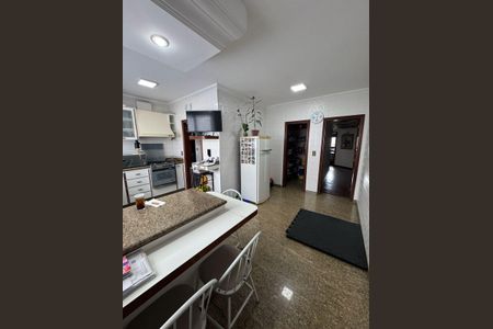 Apartamento à venda com 242m², 4 quartos e 3 vagas Apartamento à venda com 242m², 4 quartos e 3 vagasCozinha