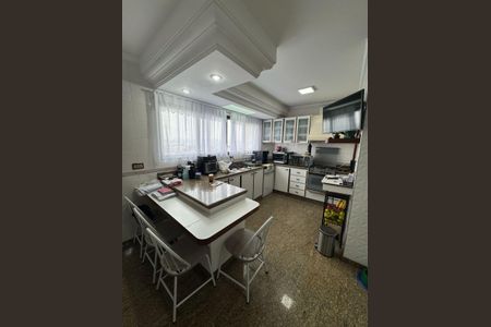 Apartamento à venda com 242m², 4 quartos e 3 vagas Apartamento à venda com 242m², 4 quartos e 3 vagasCozinha