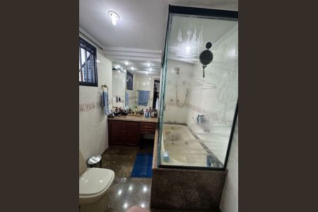 Apartamento à venda com 242m², 4 quartos e 3 vagas Apartamento à venda com 242m², 4 quartos e 3 vagasBanheiro social