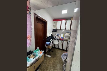 Apartamento à venda com 242m², 4 quartos e 3 vagas Apartamento à venda com 242m², 4 quartos e 3 vagasÁrea de serviço