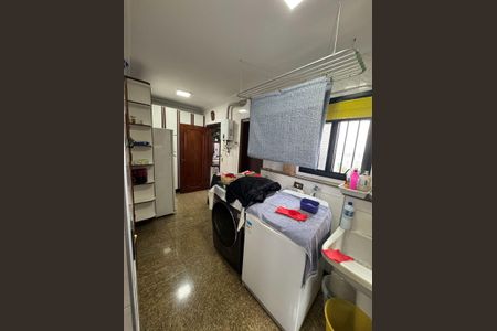 Apartamento à venda com 242m², 4 quartos e 3 vagas Apartamento à venda com 242m², 4 quartos e 3 vagasÁrea de serviço