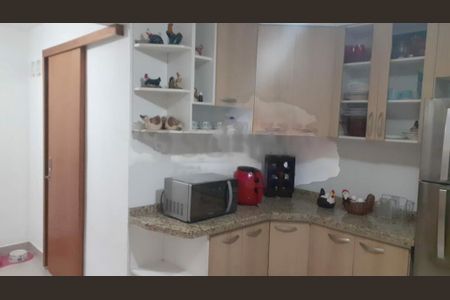 Casa à venda com 3 quartos, 177m² em Jardim Rosalina, São Paulo