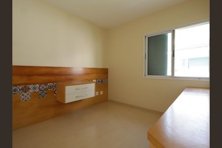 Casa de condomínio à venda com 245m², 4 quartos e 3 vagasSuíte 2
