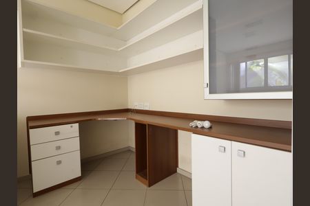 Casa de condomínio à venda com 245m², 4 quartos e 3 vagasEscritório