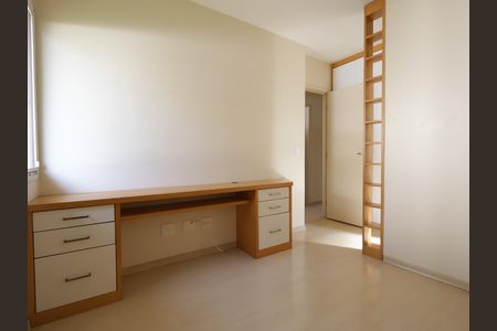 Casa de condomínio à venda com 245m², 4 quartos e 3 vagasSuíte 2
