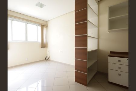 Casa de condomínio à venda com 245m², 4 quartos e 3 vagasEscritório