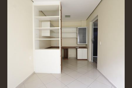 Casa de condomínio à venda com 245m², 4 quartos e 3 vagasEscritório